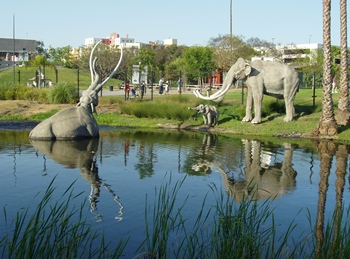 Mammoth sculptures at the tar pit. La Brea Tar Pits & Museum, Los Angeles, CA.